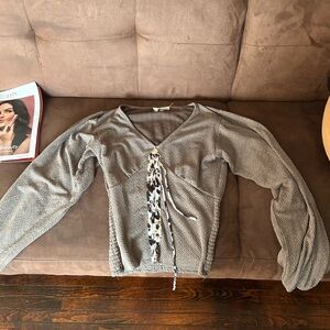 Gimmicks by BKE Gray Blouse with Patterned Tie